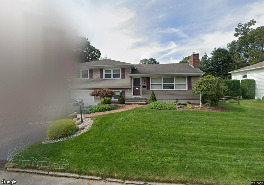 22 Sweetbriar Dr, Cranston, RI 02920 - photo 1
