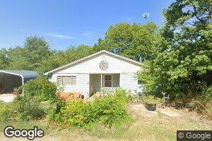 913 S 10th St, Comanche, OK 73529