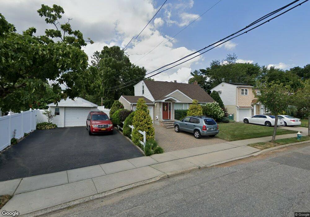 1068 Woodcliff Dr, Franklin Square, NY 11010 - photo 1