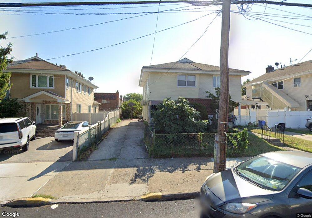 7205 164th St, Fresh Meadows, NY 11365 - photo 1