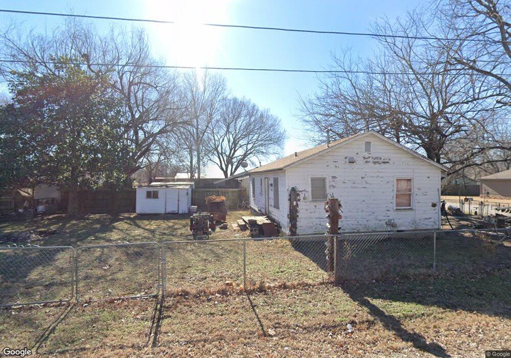 435 E Claremore St, Claremore, OK 74017 - photo 1