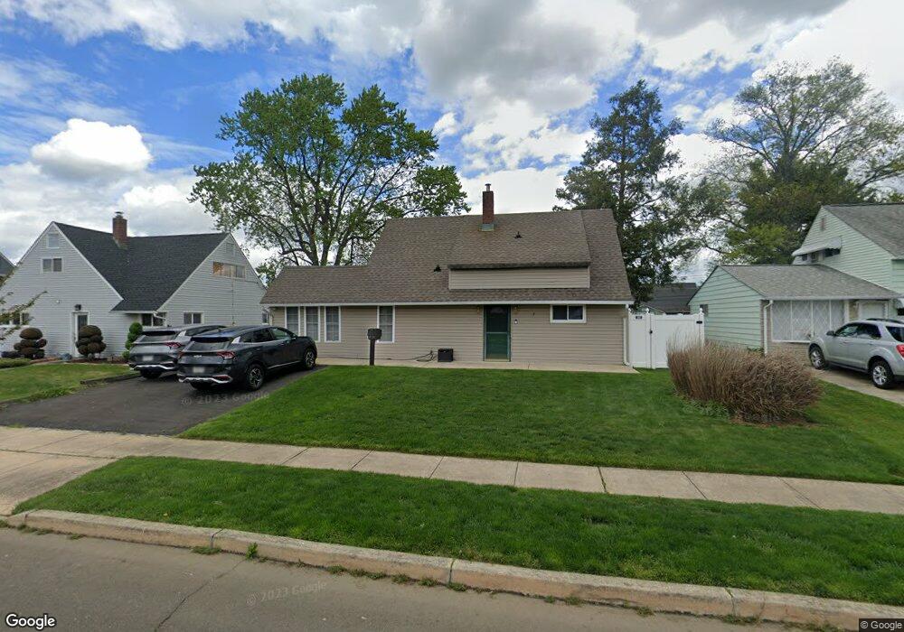 17 Horseshoe Ln, Levittown, PA 19055 - photo 1