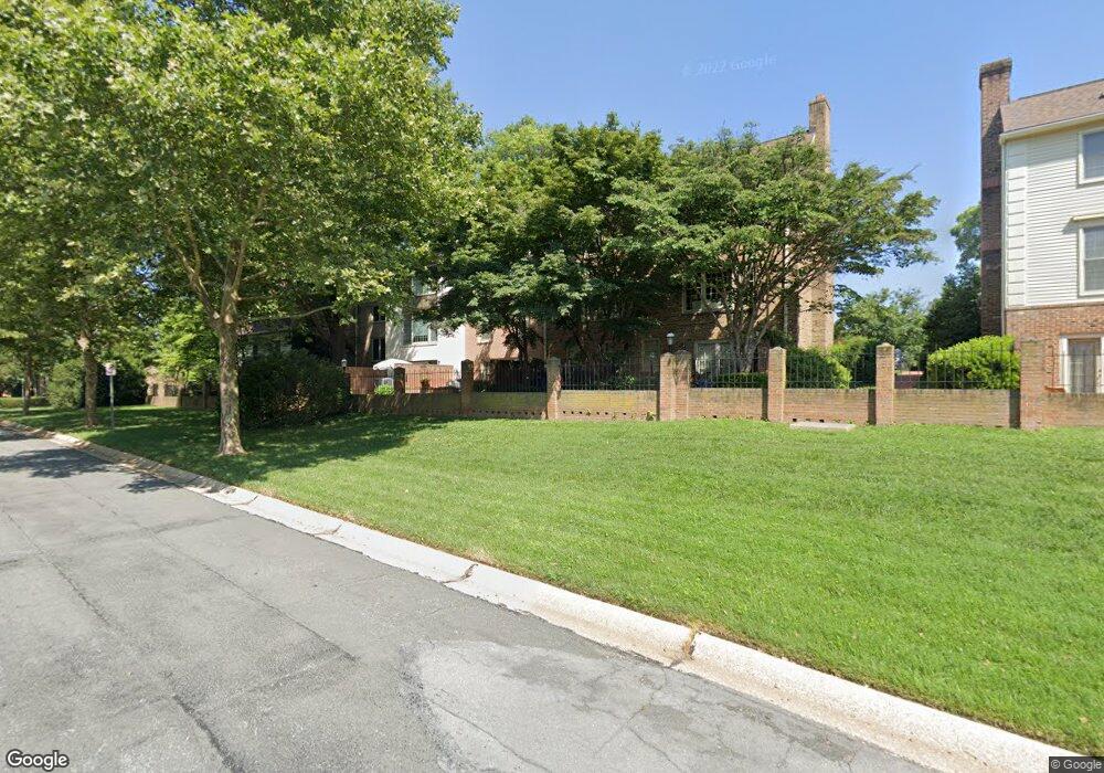 10902 Wickshire Way, Rockville, MD 20852 - photo 1