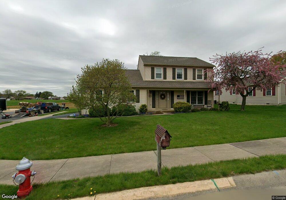 300 Cottonwood Ln, New Holland, PA 17557 - photo 1