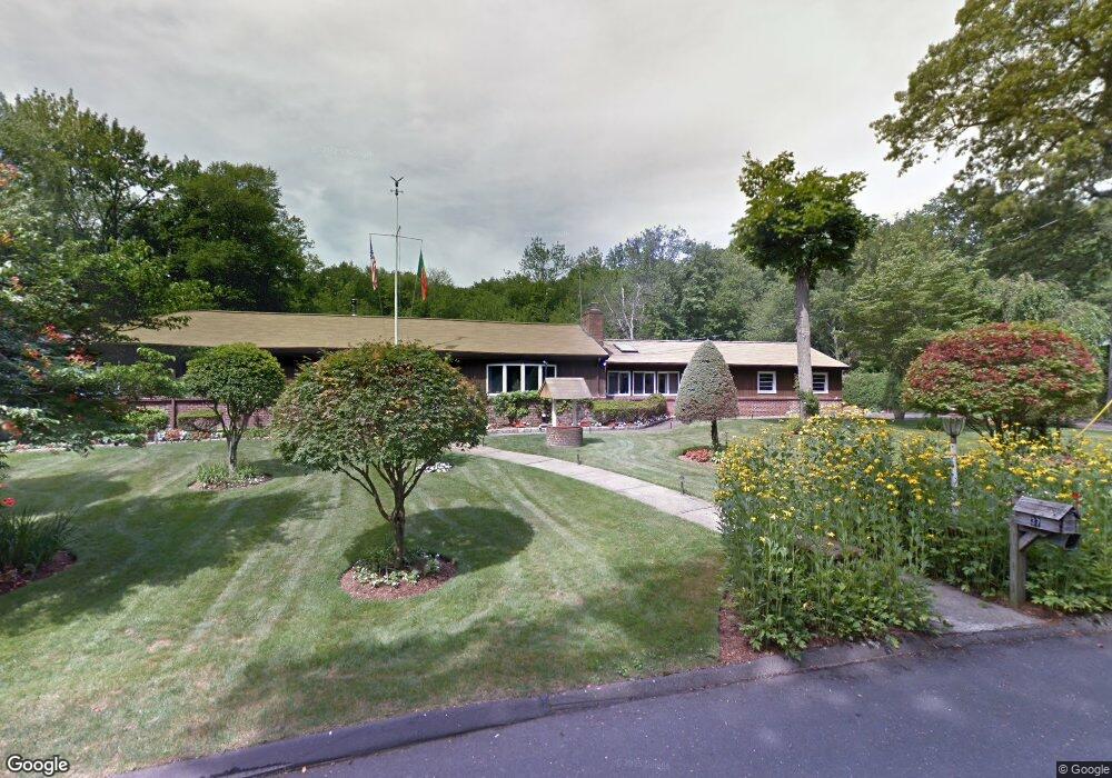 37 Tashua Ln, Trumbull, CT 06611 - photo 1