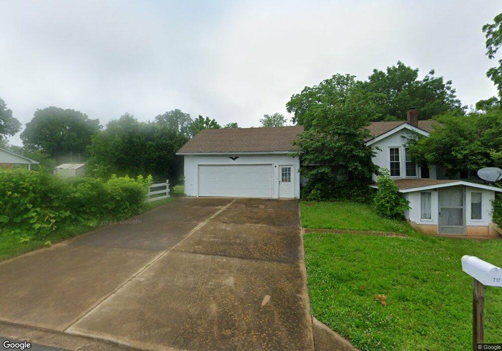 717 S Jefferson St, Farmington, MO 63640 - photo 1