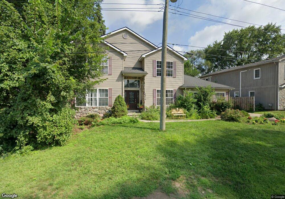 4916 Lakeview Ave, West Bloomfield, MI 48324 - photo 1