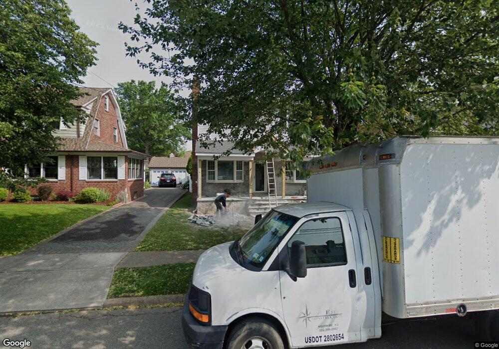 172 Ferncroft Rd, Mineola, NY 11501 - photo 1