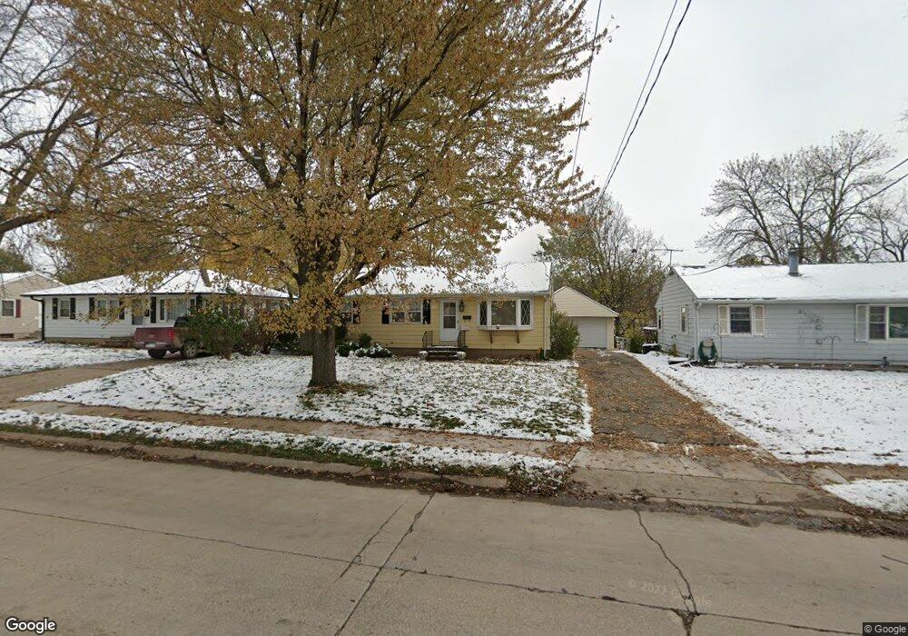3011 J St SW, Cedar Rapids, IA 52404 - photo 1