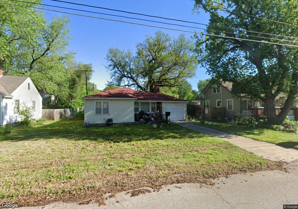 2610 SW 8th Ave, Topeka, KS 66606 - photo 1