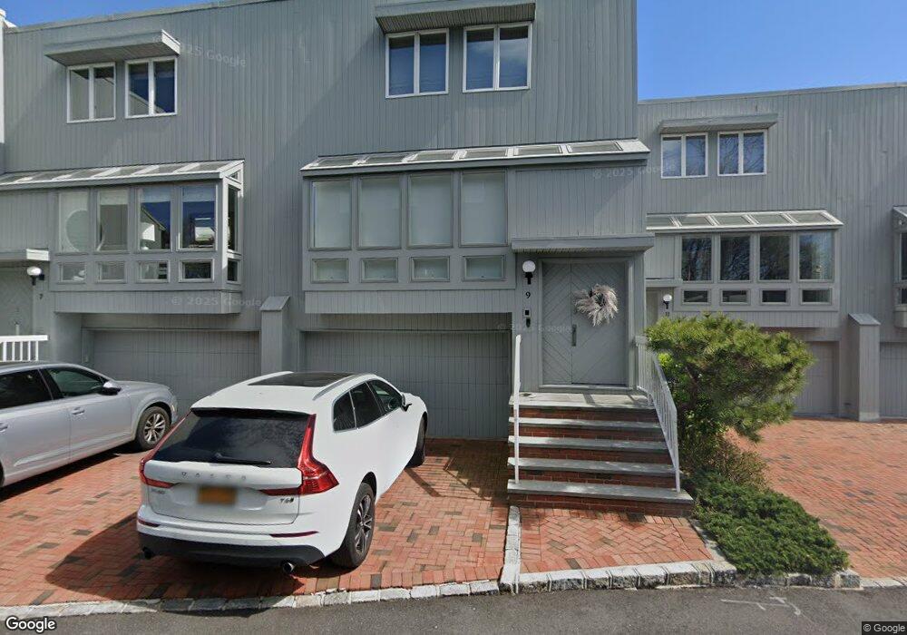 9 Sands Ct, Port Washington, NY 11050 - photo 1