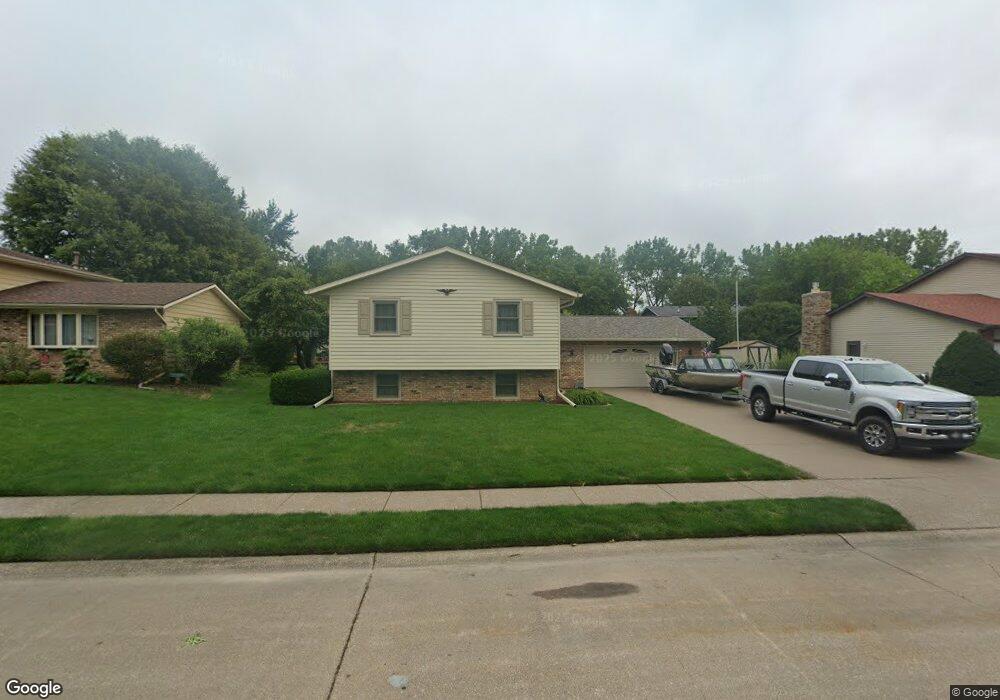 2158 W 31st St, Davenport, IA 52804 - photo 1