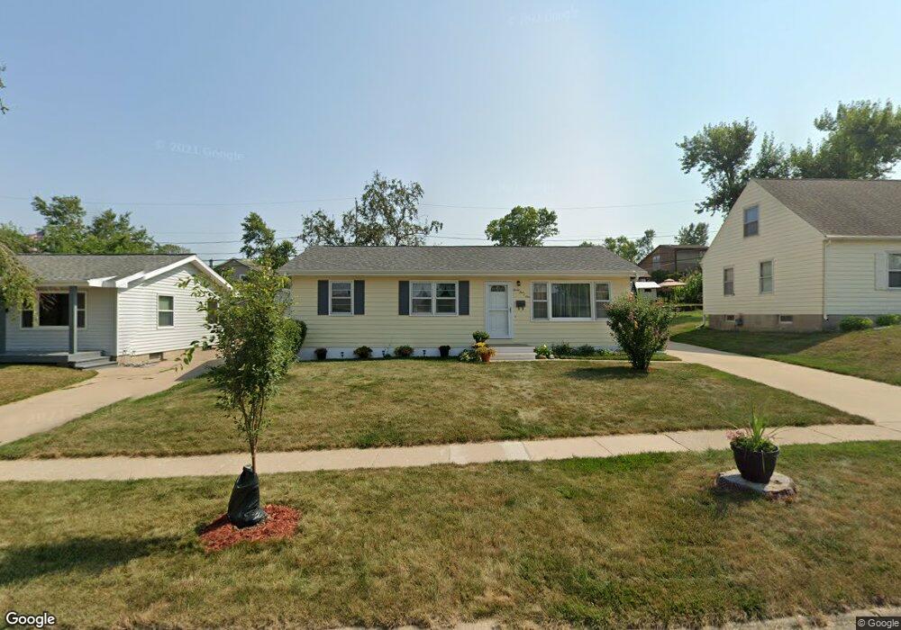 3501 Dennis Dr NW, Cedar Rapids, IA 52405 - photo 1