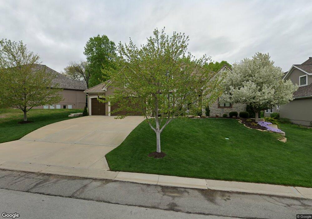9209 Redbud Ln, Lenexa, KS 66220 - photo 1