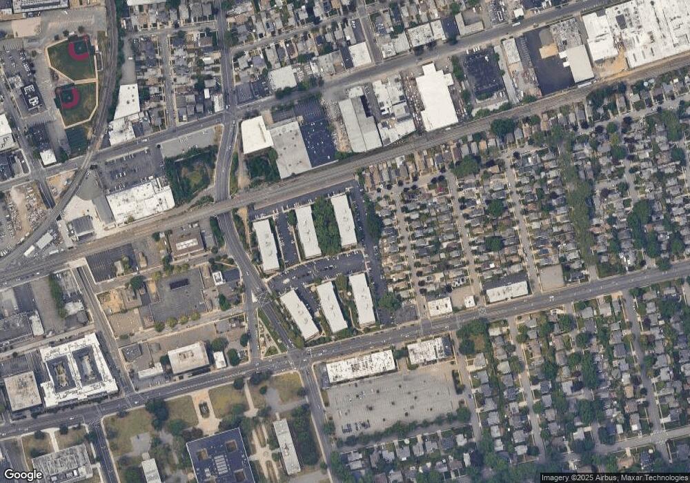 Birchwood Court unit 4M, Mineola, NY 11501 - photo 1