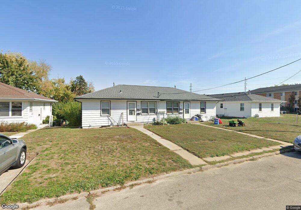 301 B Ave, Hiawatha, IA 52233 - photo 1