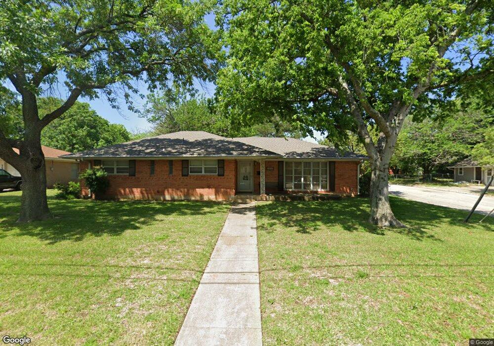 1219 Elmwood St, Gainesville, TX 76240 - photo 1