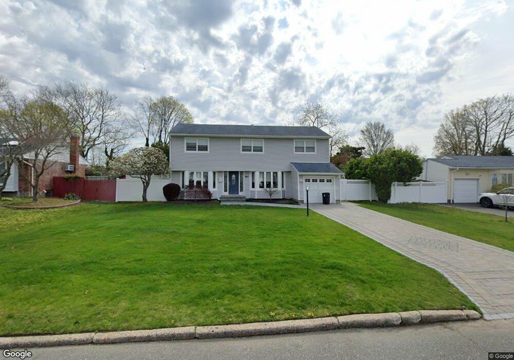 9 Montrose Dr, ComMacK, NY 11725 - photo 1