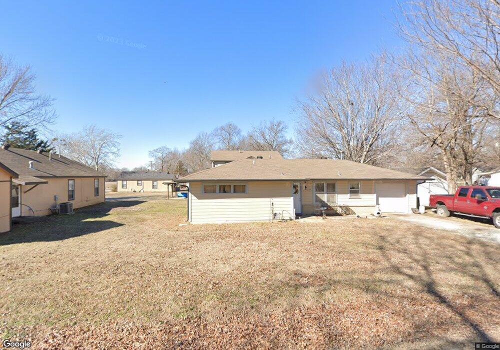 328 E Claremore St, Claremore, OK 74017 - photo 1