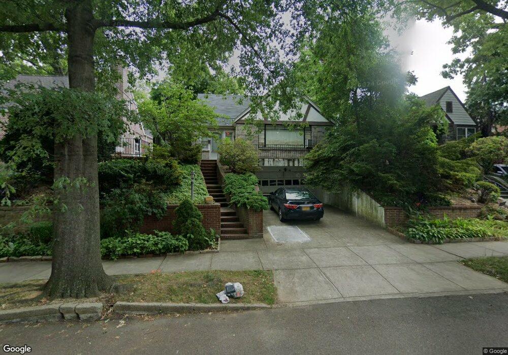 8123 Chevy Chase St, Jamaica, NY 11432 - photo 1
