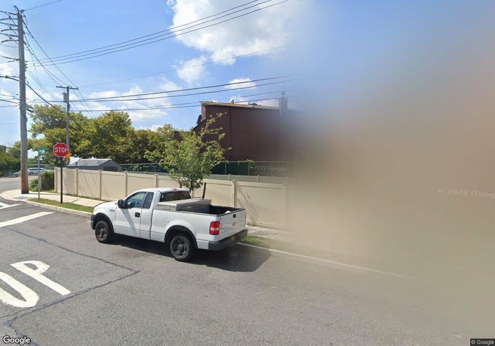 905 W Fingerboard Rd, Staten Island, NY 10304 - photo 1