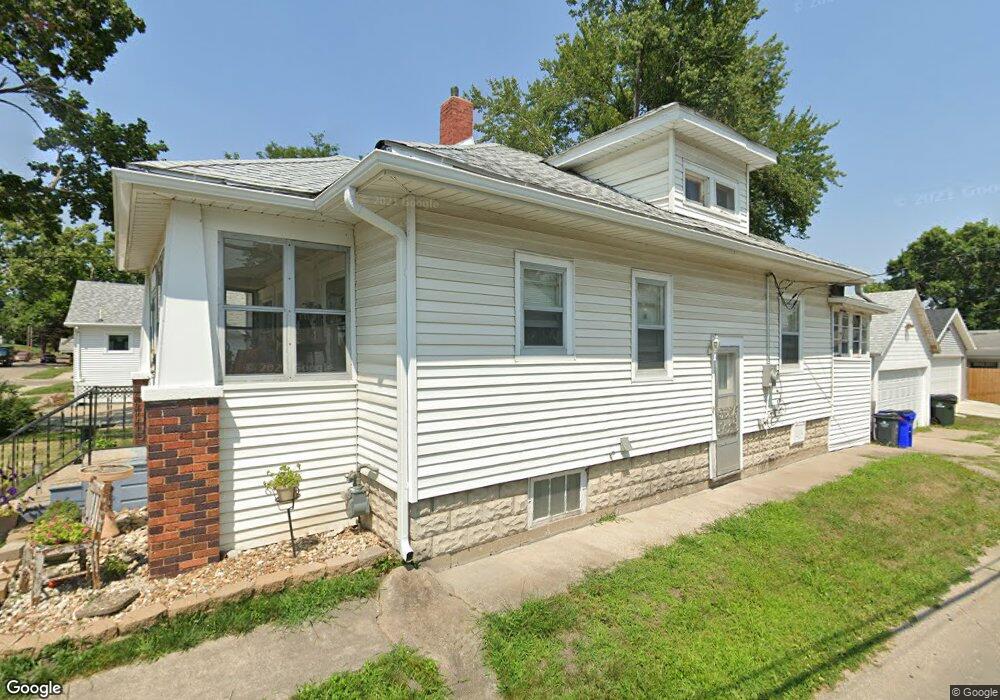 717 13th St NW, Cedar Rapids, IA 52405 - photo 1