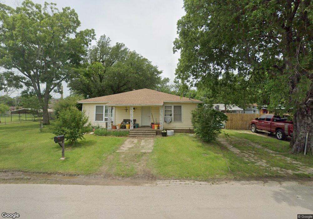 311 Chase Ave, Cleburne, TX 76031 - photo 1