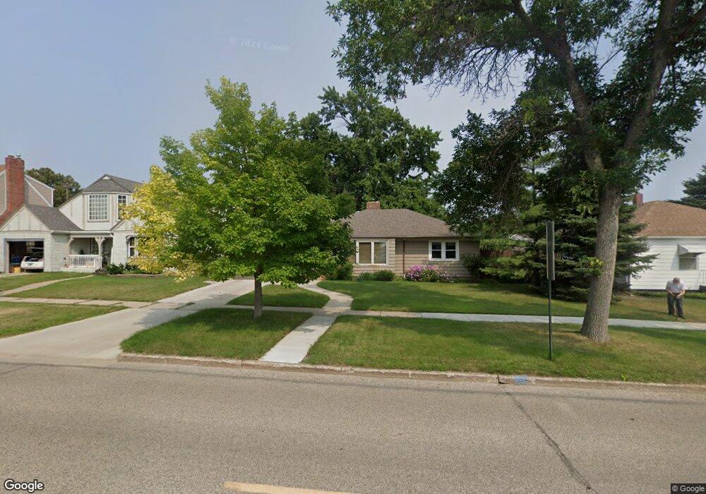 811 2nd Ave SE, Jamestown, ND 58401 - photo 1