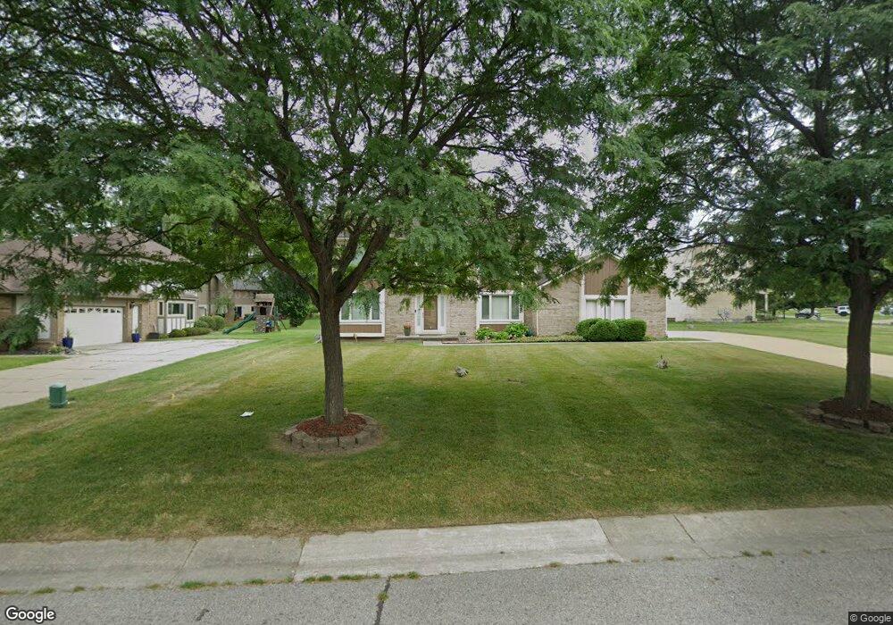 5025 W Pond Cir, West Bloomfield, MI 48323 - photo 1