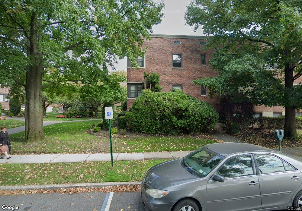 276 Cedarhurst Ave unit B6, Cedarhurst, NY 11516 - photo 1