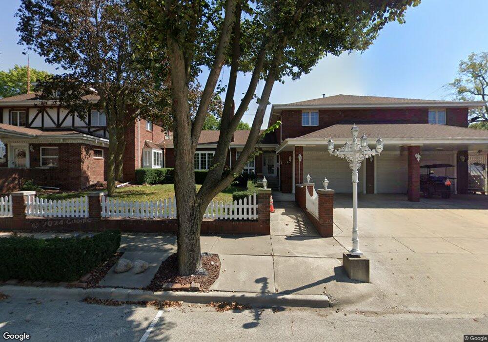 501 S Main St, Tuscola, IL 61953 - photo 1