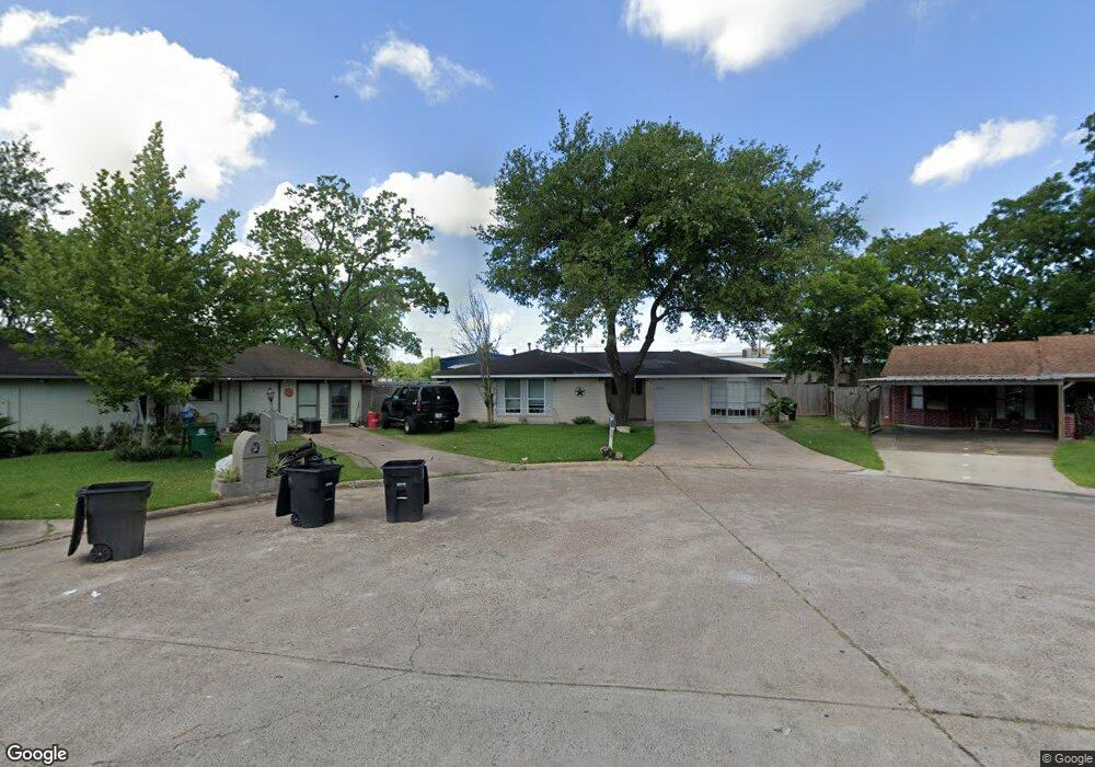 6442 Maple Hill Dr, Houston, TX 77088 - photo 1