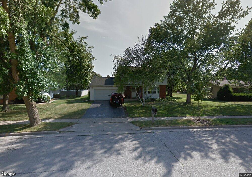 2009 Ruben Dr, Waukesha, WI 53186 - photo 1