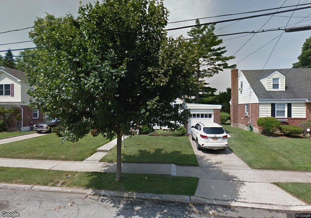 181 Beebe Rd, Mineola, NY 11501 - photo 1