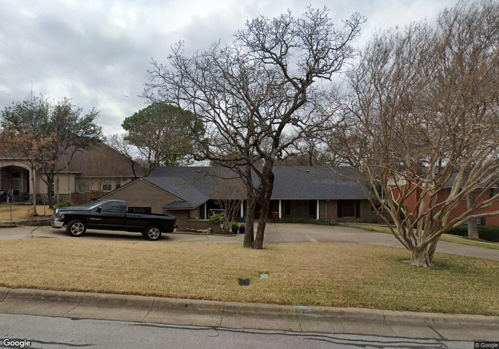 1014 Live Oak Ln, Arlington, TX 76012 - photo 1