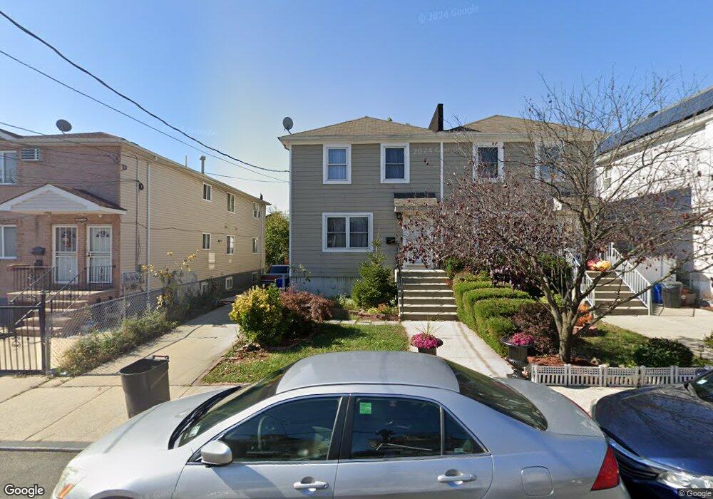 10536 170th St, Jamaica, NY 11433 - photo 1