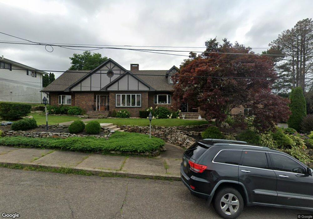 916 N Wyoming St, Hazleton, PA 18201 - photo 1