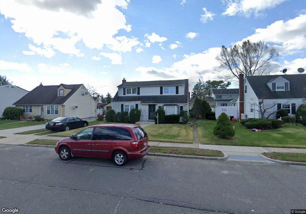 1063 Park Ln N, Franklin Square, NY 11010 - photo 1