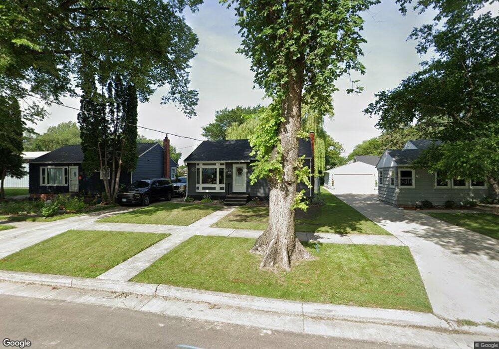 909 15th St S, Fargo, ND 58103 - photo 1