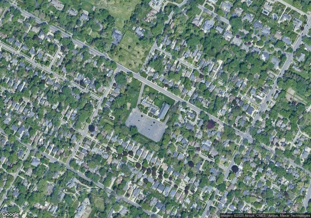 211 Moross Rd, Grosse Pointe Farms, MI 48236 - photo 1