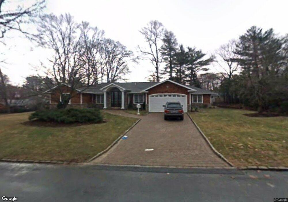 7 Melby Ln, Roslyn, NY 11576 - photo 1