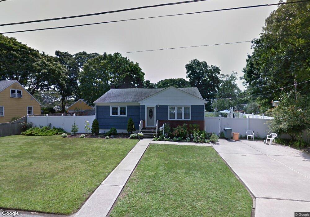 16 W Hemlock St, Islip, NY 11751 - photo 1