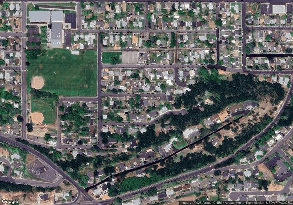 1404 E 15th St, the Dalles, OR 97058 - photo 1