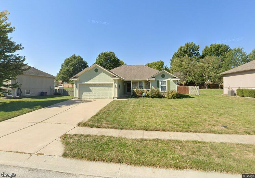 414 N Franklin St, Raymore, MO 64083 - photo 1