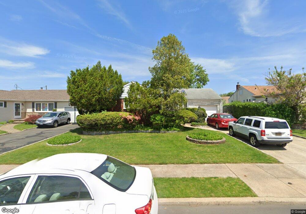 792 Princeton Rd, Franklin Square, NY 11010 - photo 1