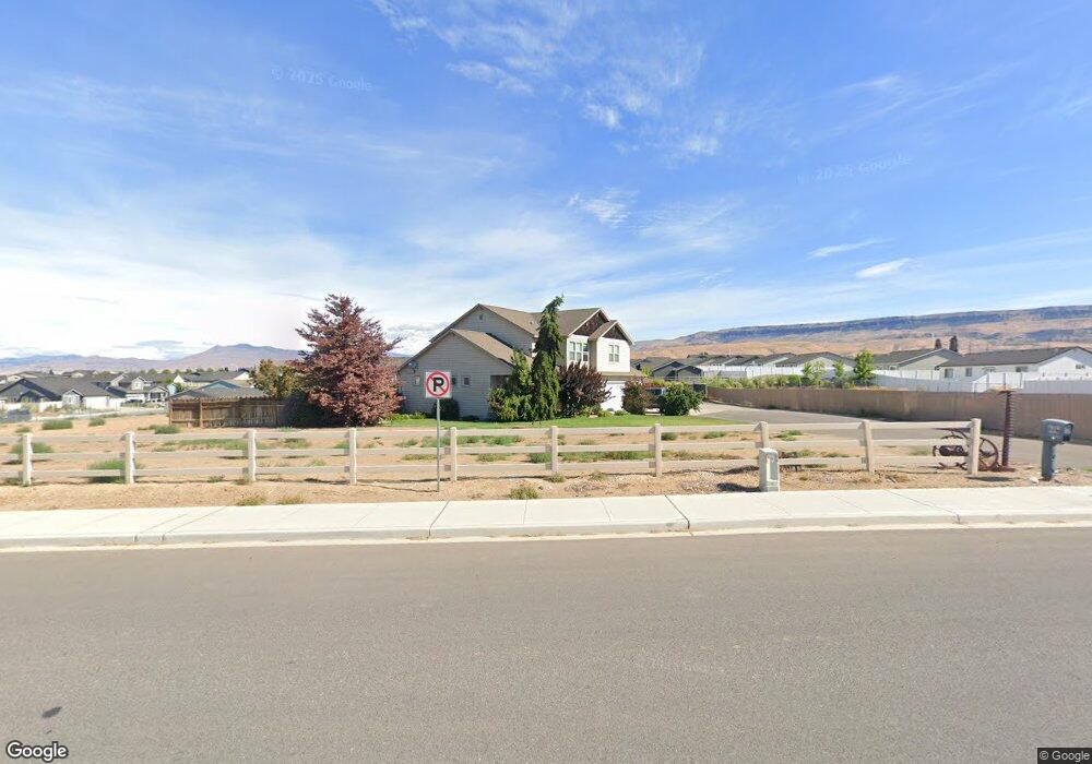 2325 4th St SE, East Wenatchee, WA 98802 - photo 1