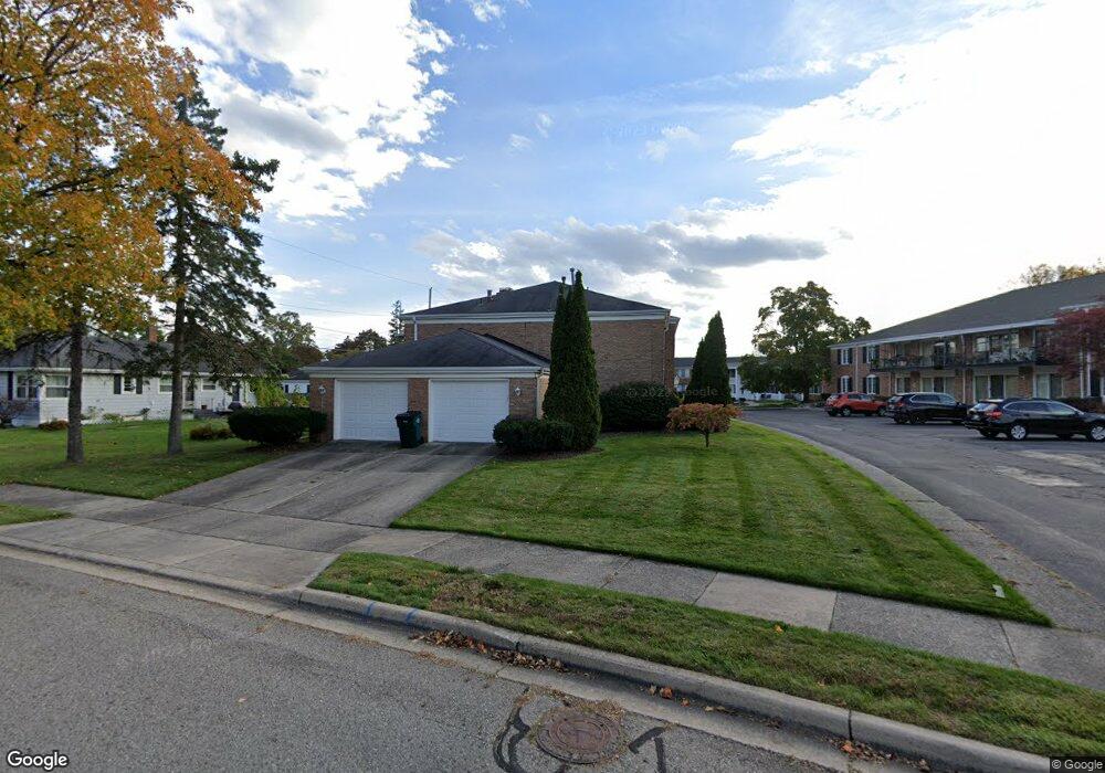 1750 Wellington Rd unit 102, Lansing, MI 48910 - photo 1