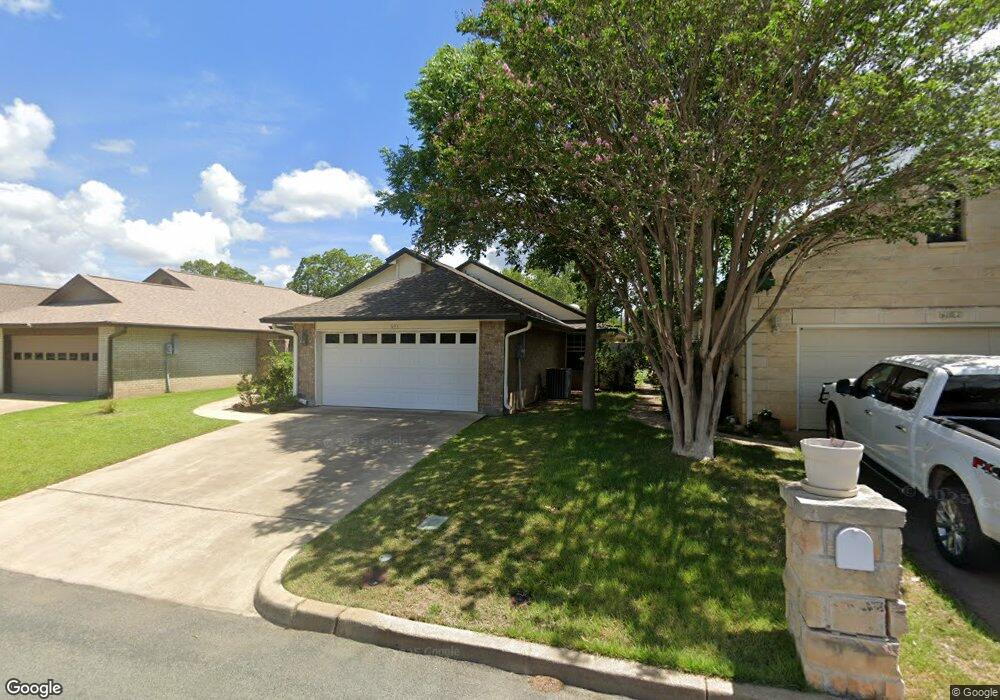 604 Courtney St, Fredericksburg, TX 78624 - photo 1