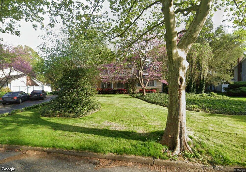 8 Daron Ln, ComMacK, NY 11725 - photo 1