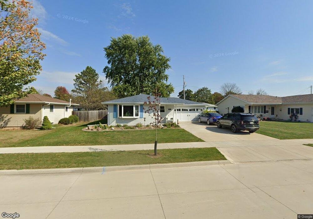 527 Stevens St, Combined Locks, WI 54113 - photo 1